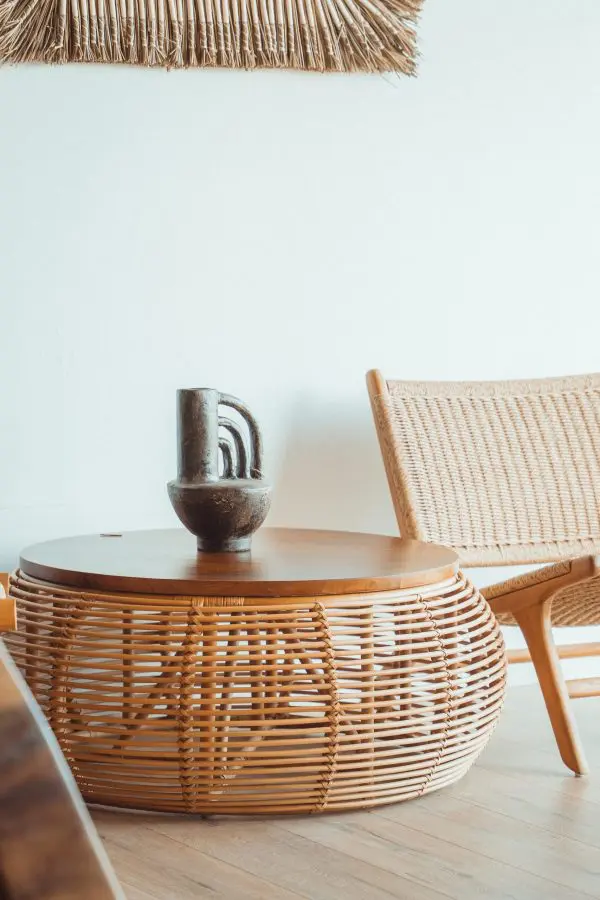 TABLE BASSE EN ROTIN ET TECK