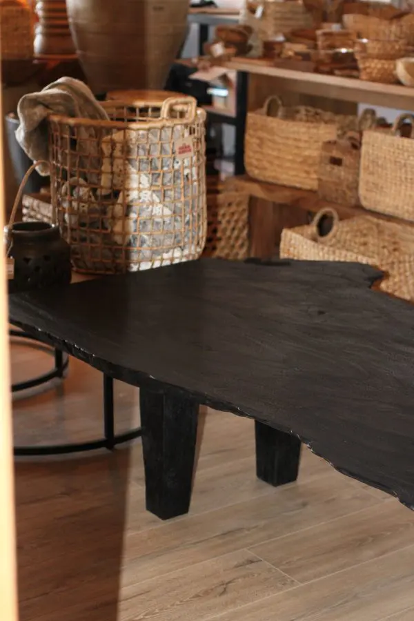 Table basse suar noir (4) TABLE BASSE EN SUAR MASSIF