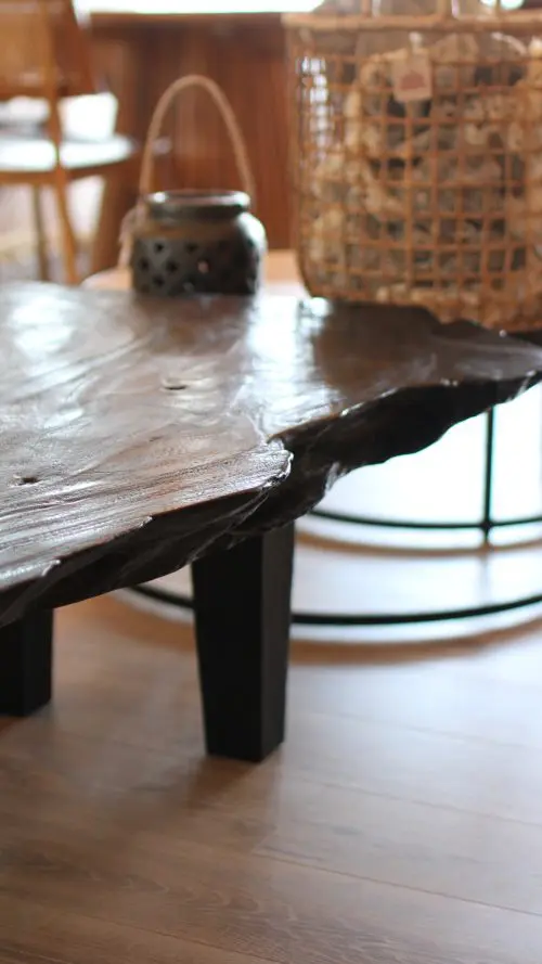 TABLE BASSE EN SUAR MASSIF