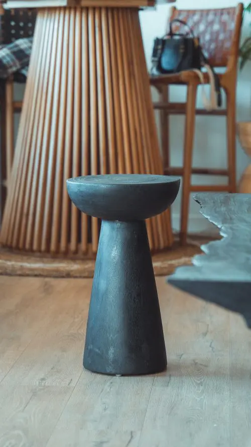 TABOURET EN BOIS DE SUAR NOIR