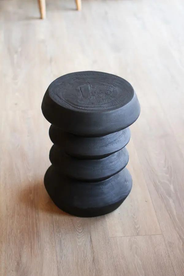 Tabouret vague en suar noir (4) TABOURET VAGUE EN BOIS DE SUAR NOIR