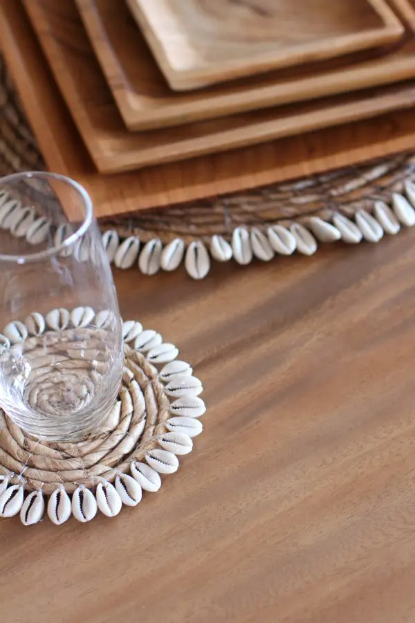 SOUS-VERRE COQUILLAGE EN BANANIER DIAM 8