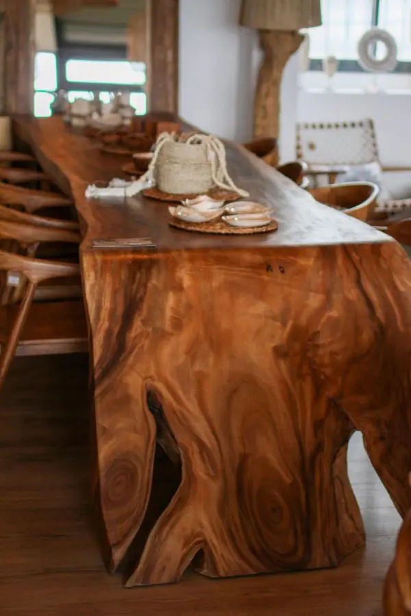 TABLE L SUAR 320
